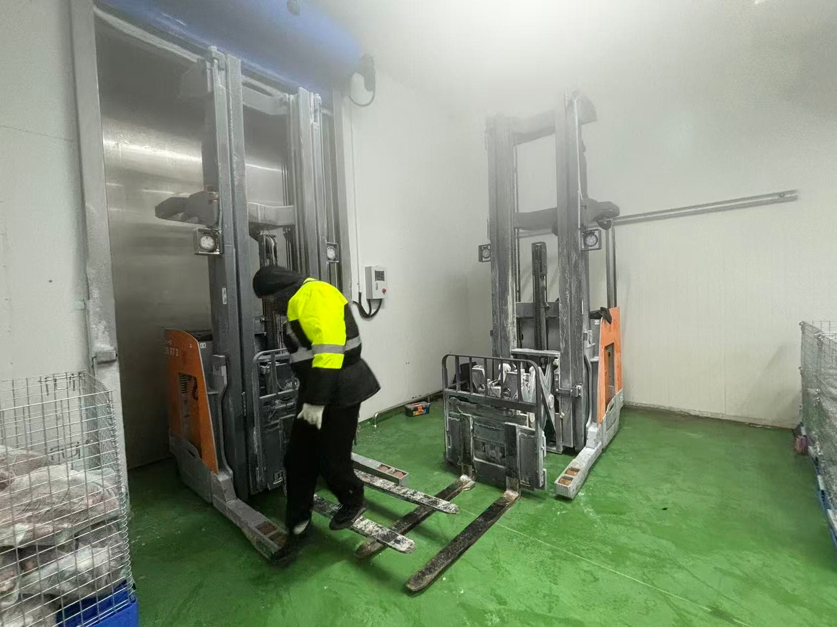 Ứng dụng kho lạnh thành công tại Sri Lanka | Xe nâng điện reach truck & xe nâng điện stacker Zowell mang lại hiệu suất xuất sắc